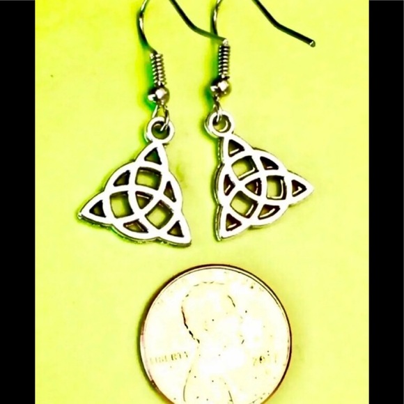 Celtic Triquetra Trinity Knot Triangle 3 Point Knotwork Silver Tone Earrings - Picture 4 of 4